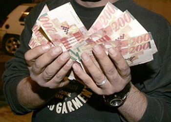 Минфин серьезно урежет зарплаты в государственном секторе Минфин серьезно урежет зарплаты в государственном секторе